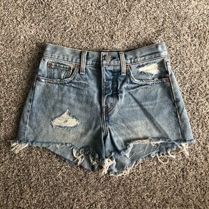 Levi’s Wedgie Fit Shorts size 25